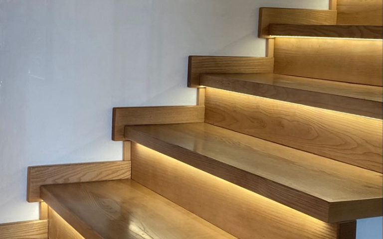 Beylikdüzü Ahşap Merdiven Tasarımı ve Uygulaması